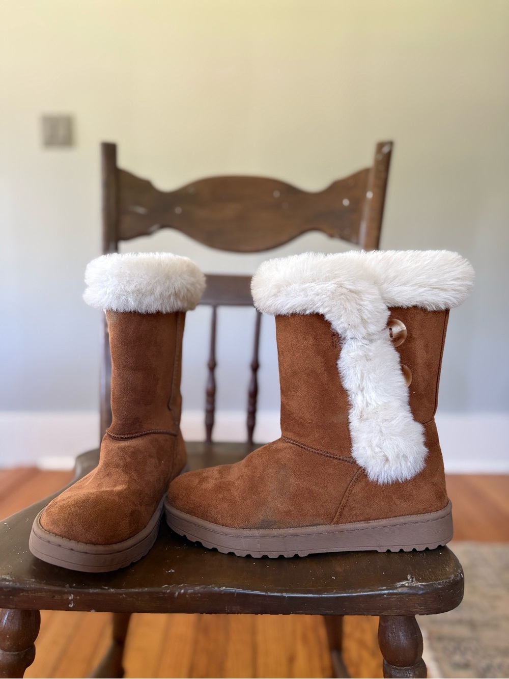 Kids Suede Winter Boots with Faux Fur Trim and buttons - Brown